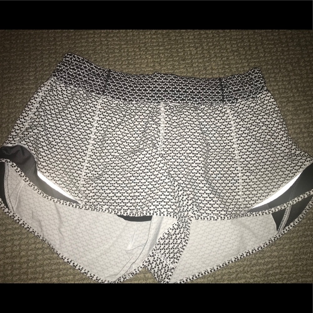 Lulu lemon hotty hot short II 2.5”